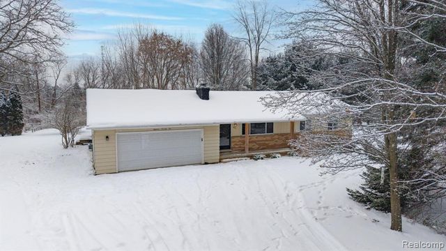 1875 Gray Road, Howell, MI 48843