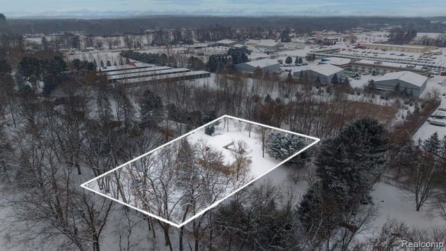 1875 Gray Road, Howell, MI 48843