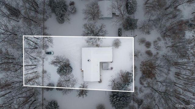 1875 Gray Road, Howell, MI 48843