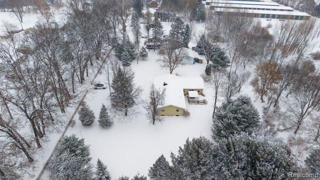 1875 Gray Road, Howell, MI 48843