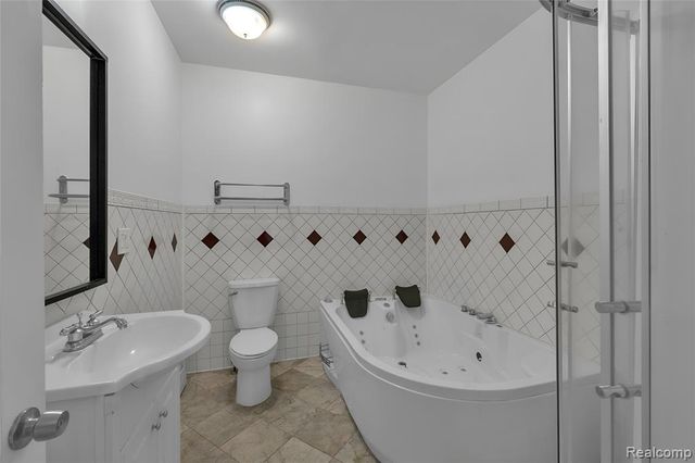 1875 Gray Road, Howell, MI 48843