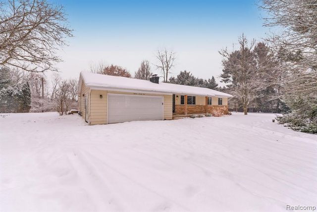 1875 Gray Road, Howell, MI 48843