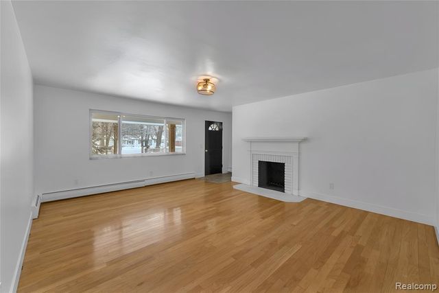 1875 Gray Road, Howell, MI 48843