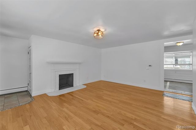 1875 Gray Road, Howell, MI 48843