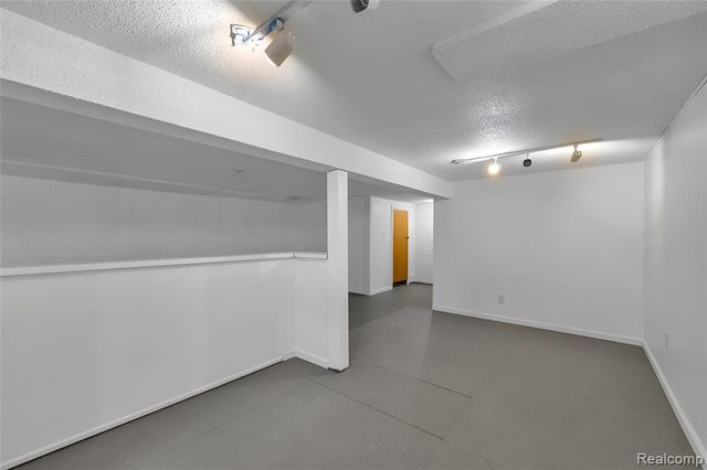 1875 Gray Road, Howell, MI 48843