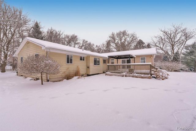 1875 Gray Road, Howell, MI 48843