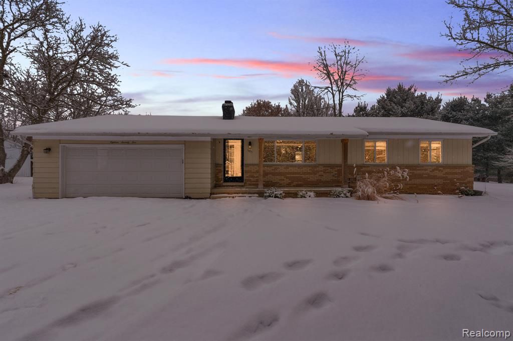 1875 Gray Road, Howell, MI 48843