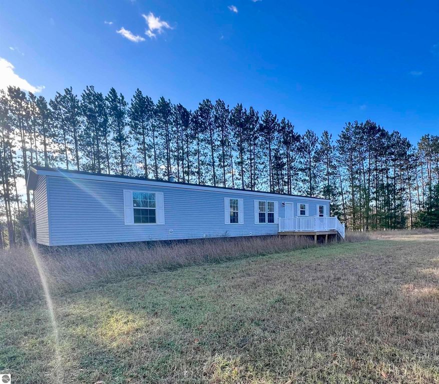 Image 13 of property listing at 8716 Johnson Road, Bellaire, MI 49615