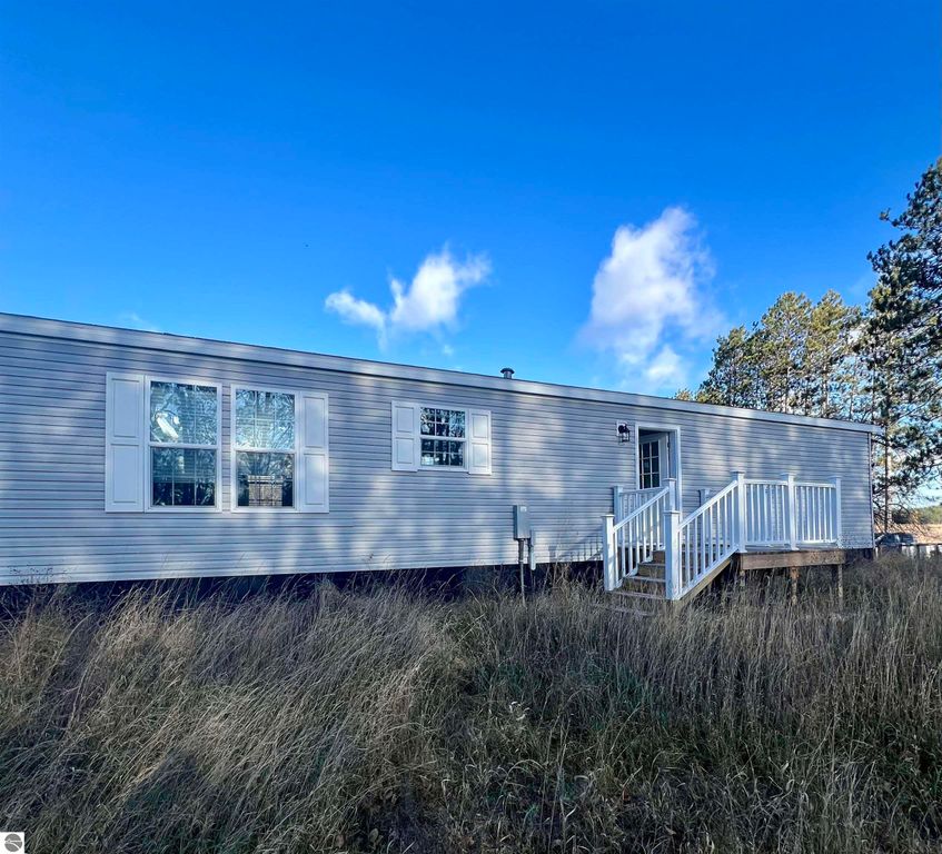 Image 14 of property listing at 8716 Johnson Road, Bellaire, MI 49615