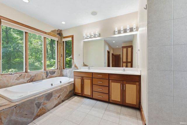 720 E 400 N, Anderson, IN 46012