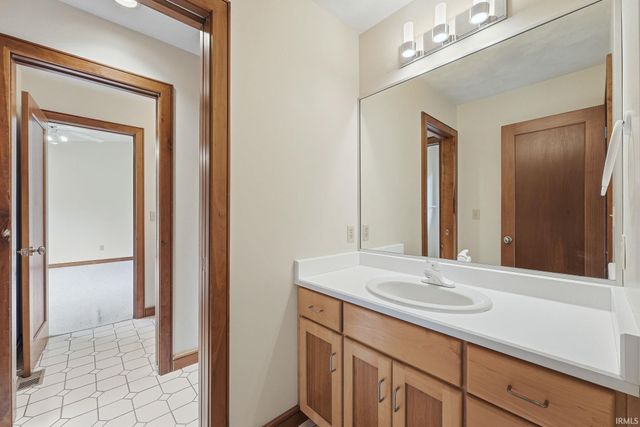 720 E 400 N, Anderson, IN 46012