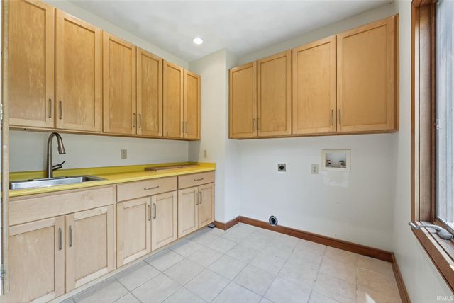 720 E 400 N, Anderson, IN 46012