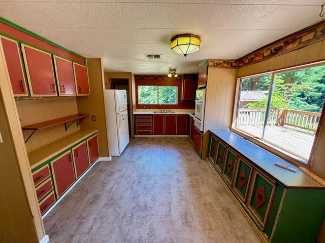 3639 Greenwood Heights Drive, Kneeland, CA 95549