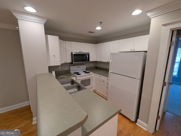 490 Barnett Shoals Road APT 913, Athens, GA 30605