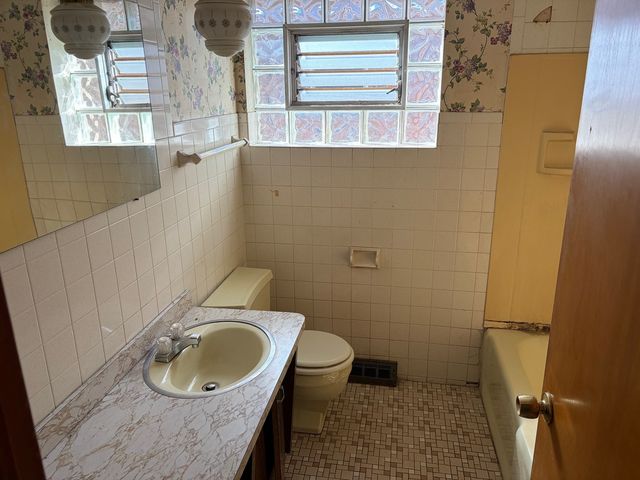 12621 S Wood Street, Calumet Park, IL 60827