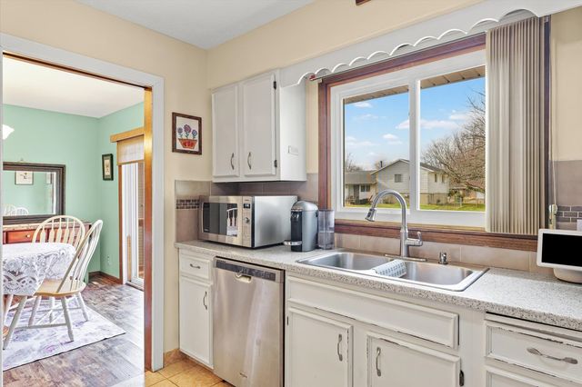 1206 N Hershey Road, Bloomington, IL 61704