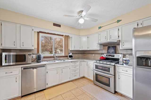 1206 N Hershey Road, Bloomington, IL 61704