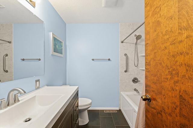 1206 N Hershey Road, Bloomington, IL 61704