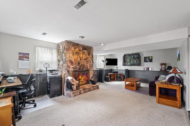 1206 N Hershey Road, Bloomington, IL 61704