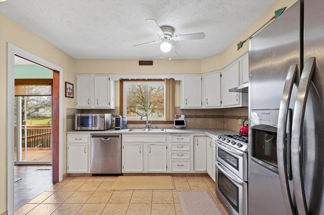 1206 N Hershey Road, Bloomington, IL 61704