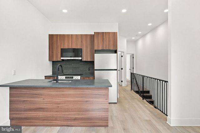 5633 SANSOM ST, Philadelphia, PA 19139