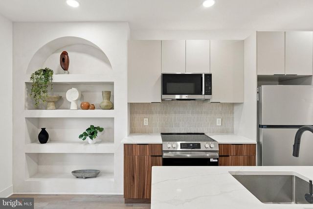 5633 SANSOM ST, Philadelphia, PA 19139
