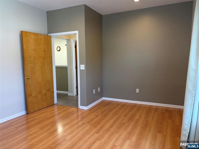 123 Paris, Northvale, NJ 07647