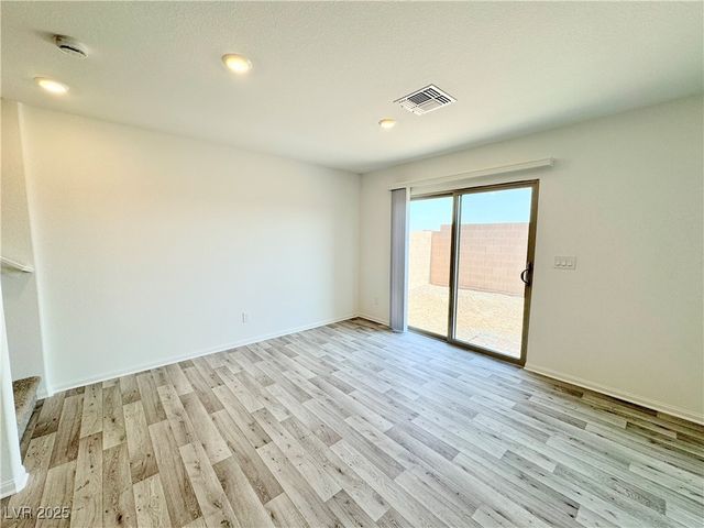 6002 Swift Lariat Street, Las Vegas, NV 89113