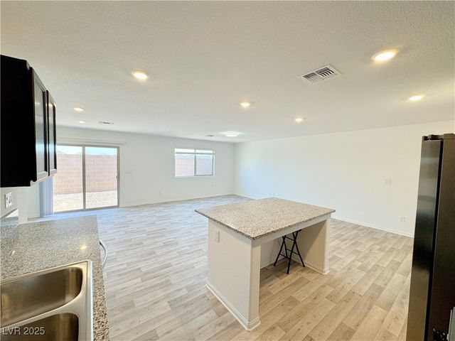 6002 Swift Lariat Street, Las Vegas, NV 89113