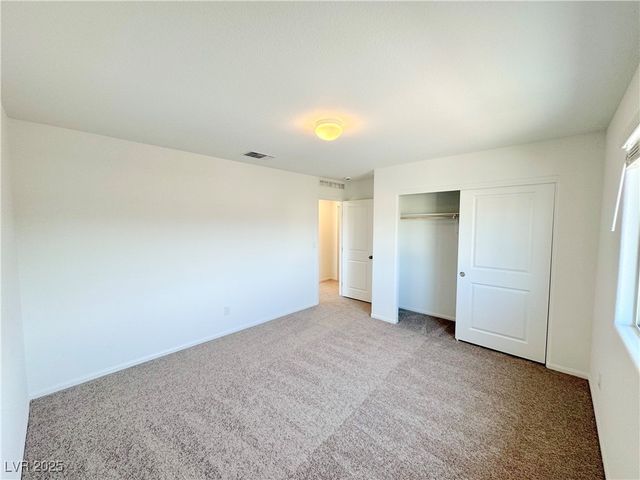 6002 Swift Lariat Street, Las Vegas, NV 89113