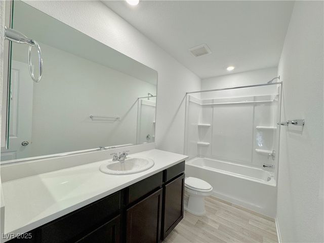 6002 Swift Lariat Street, Las Vegas, NV 89113