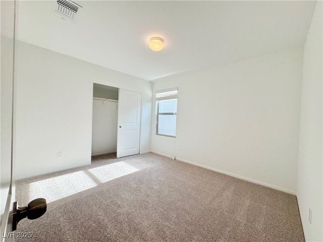 6002 Swift Lariat Street, Las Vegas, NV 89113