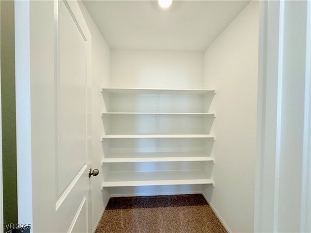 6002 Swift Lariat Street, Las Vegas, NV 89113