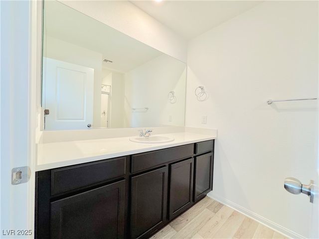 6002 Swift Lariat Street, Las Vegas, NV 89113