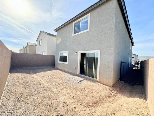 6002 Swift Lariat Street, Las Vegas, NV 89113