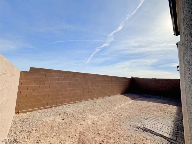 6002 Swift Lariat Street, Las Vegas, NV 89113