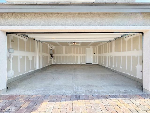 6002 Swift Lariat Street, Las Vegas, NV 89113