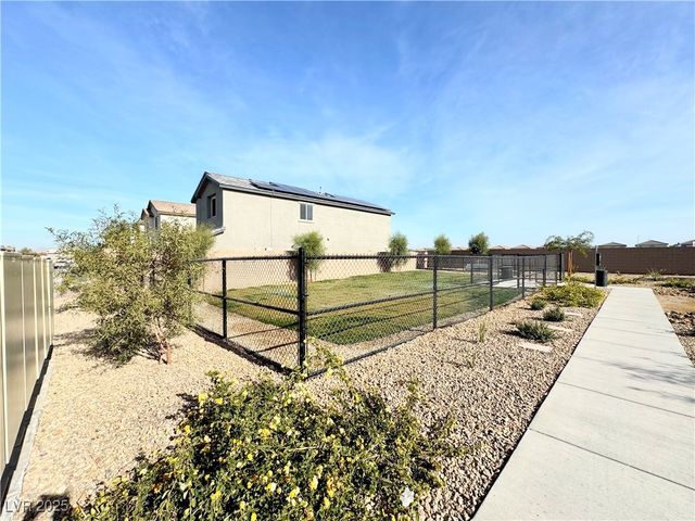 6002 Swift Lariat Street, Las Vegas, NV 89113