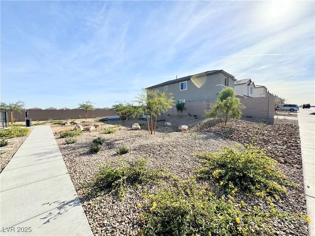 6002 Swift Lariat Street, Las Vegas, NV 89113