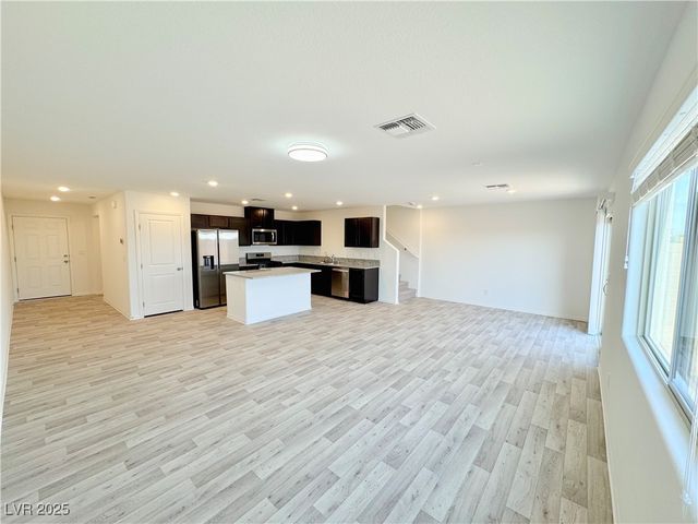 6002 Swift Lariat Street, Las Vegas, NV 89113