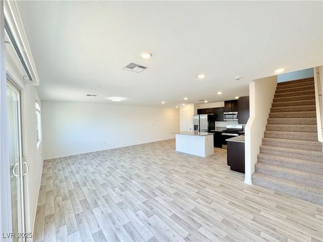 6002 Swift Lariat Street, Las Vegas, NV 89113