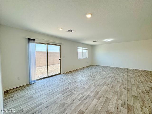 6002 Swift Lariat Street, Las Vegas, NV 89113