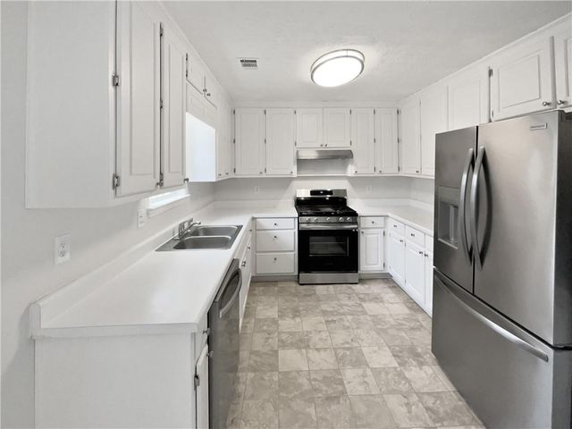 3041 Regal Drive, Mcdonough, GA 30253