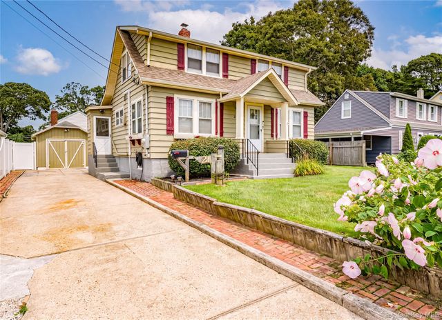21 Bay 3rd Street, Islip, NY 11751