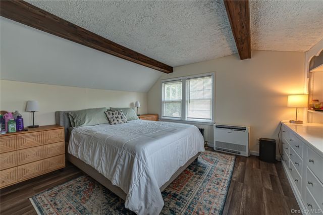 21 Bay 3rd Street, Islip, NY 11751
