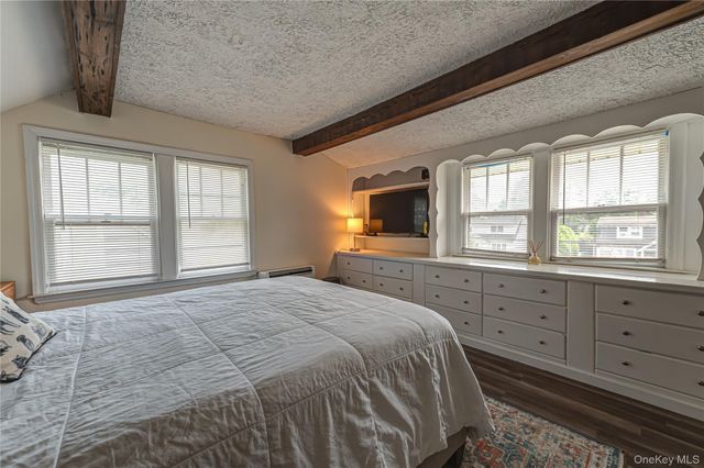 21 Bay 3rd Street, Islip, NY 11751