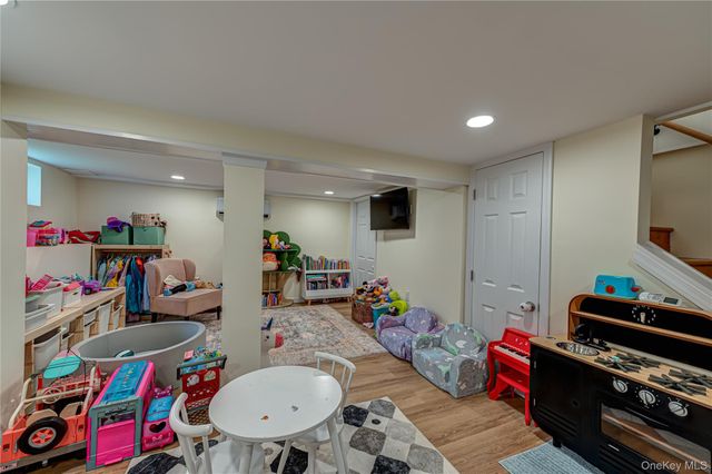 21 Bay 3rd Street, Islip, NY 11751