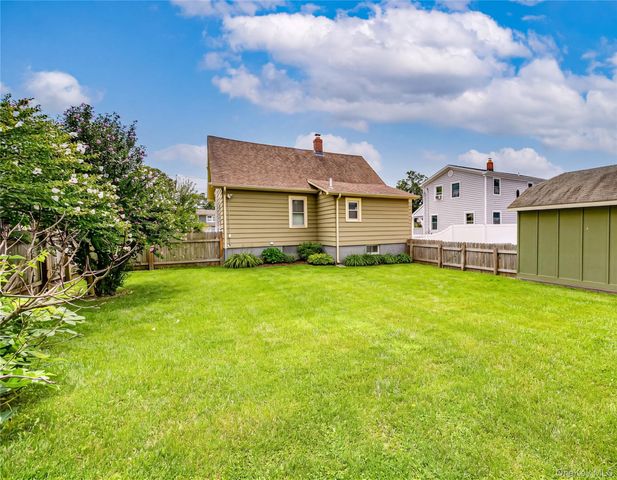 21 Bay 3rd Street, Islip, NY 11751