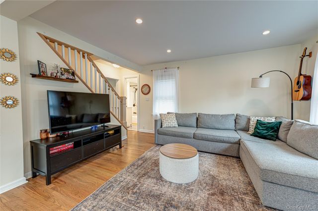 21 Bay 3rd Street, Islip, NY 11751