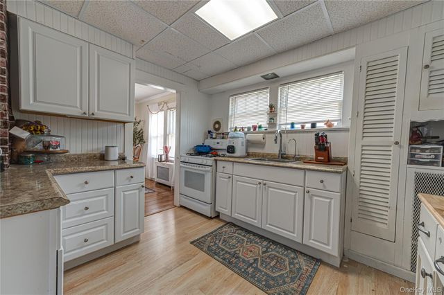 21 Bay 3rd Street, Islip, NY 11751